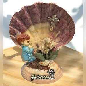 Hand crafted Galveston Souvenir Shell Decor with cross 5x6in
